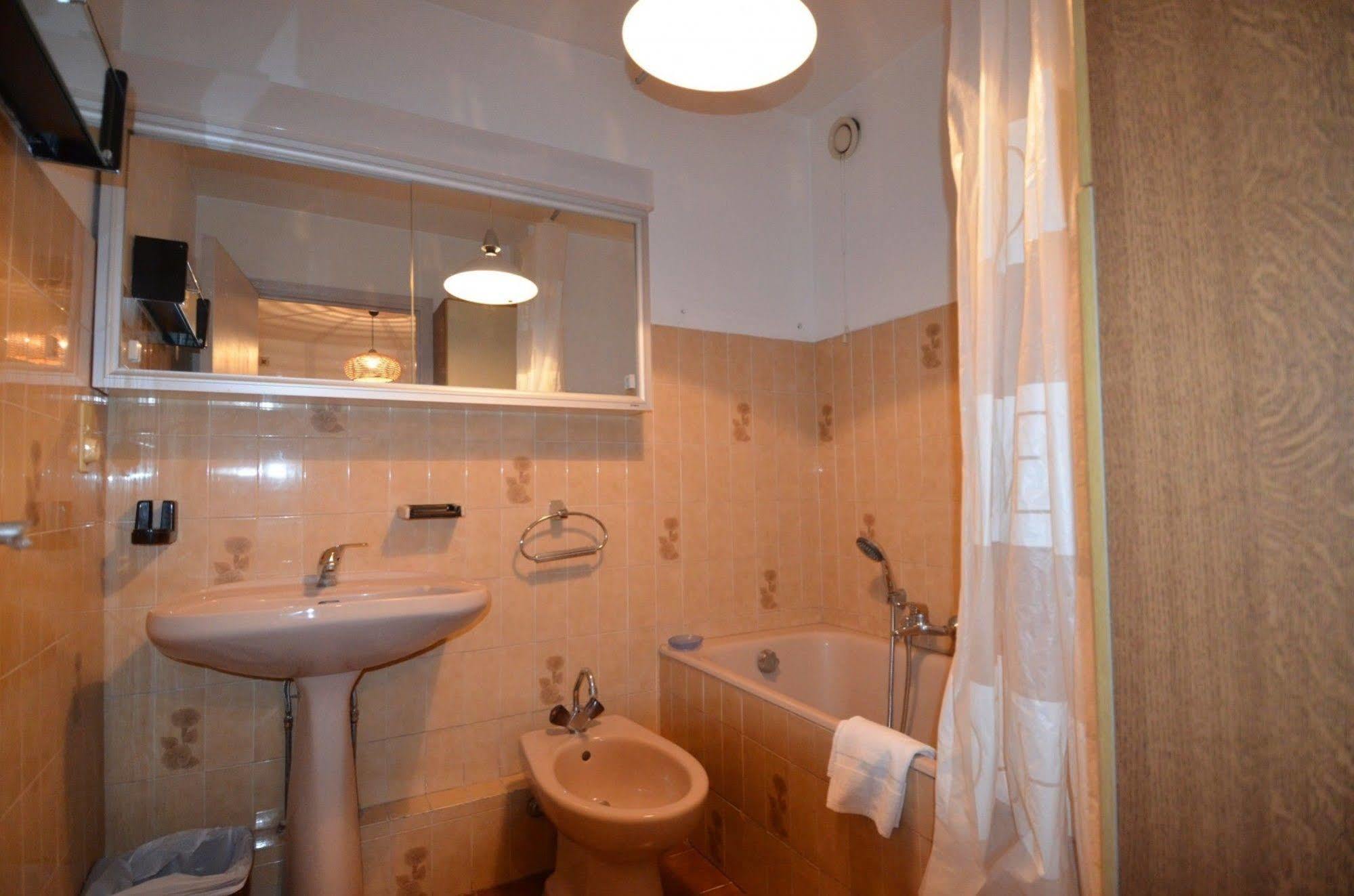 Appartement 6 Personnes Avec Terrasse Le Port Nice Exterior foto