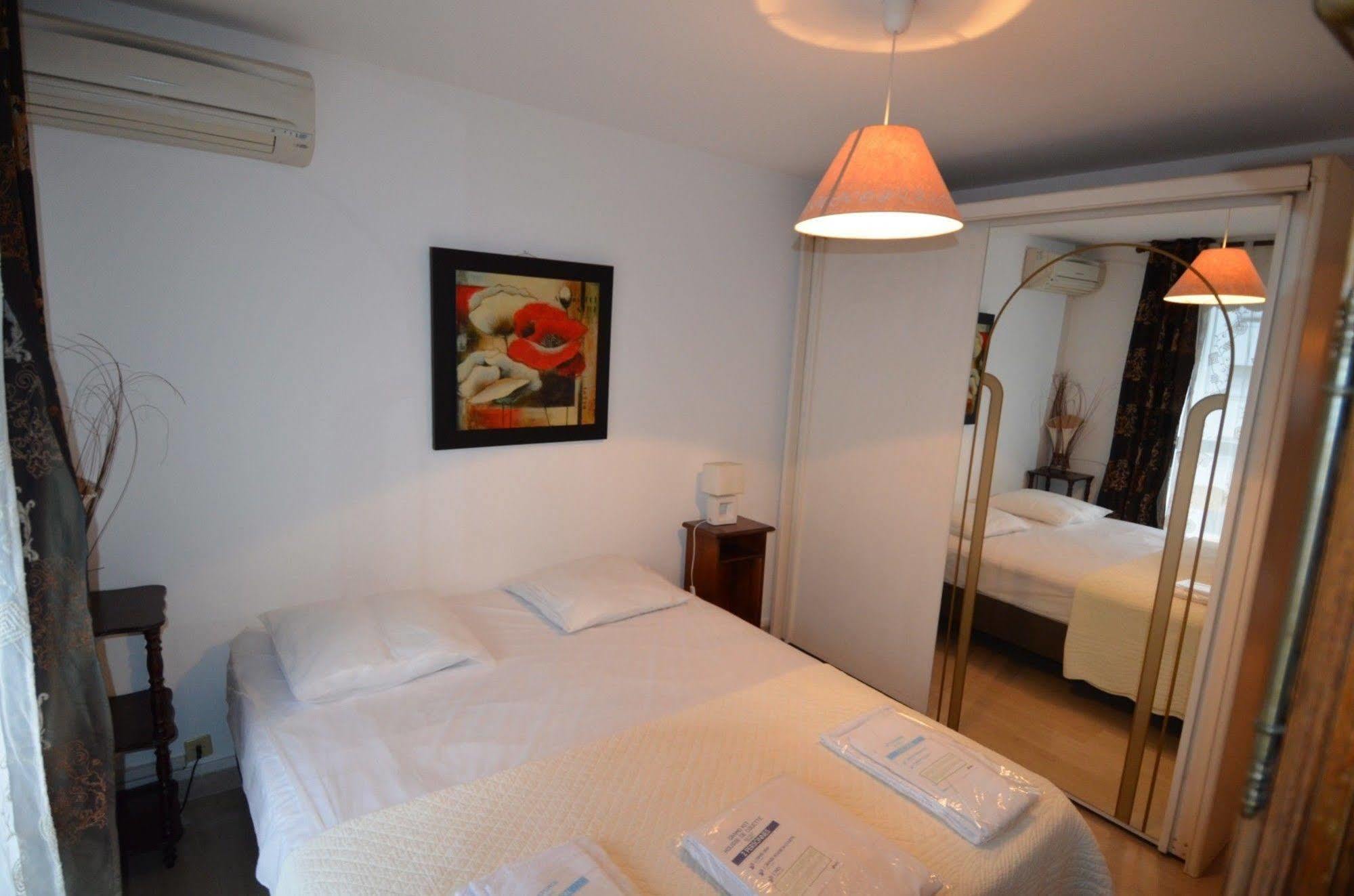 Appartement 6 Personnes Avec Terrasse Le Port Nice Exterior foto